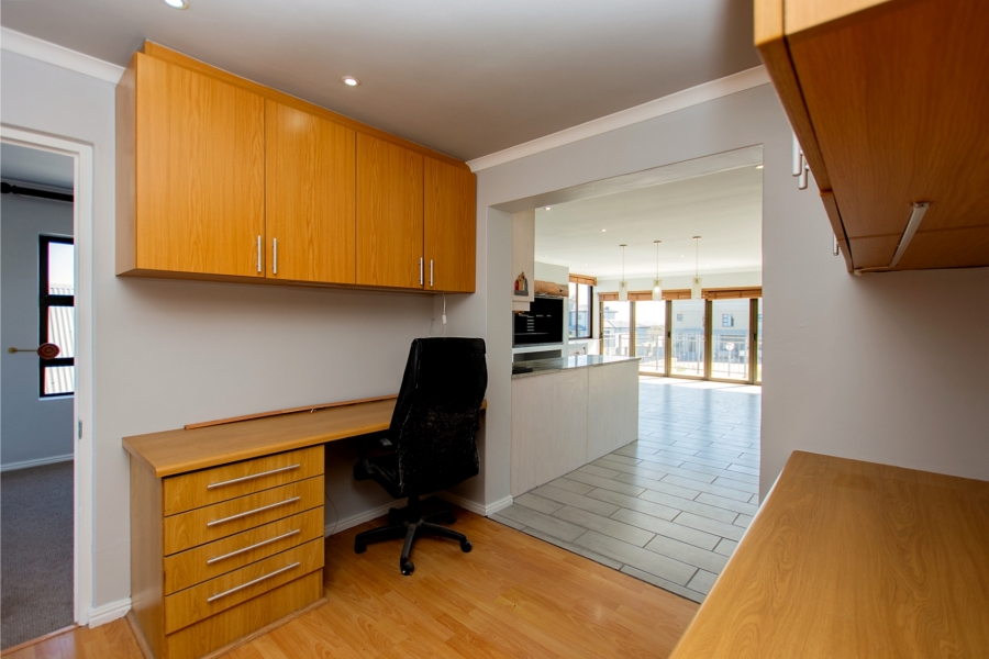 7 Bedroom Property for Sale in Myburgh Park Western Cape